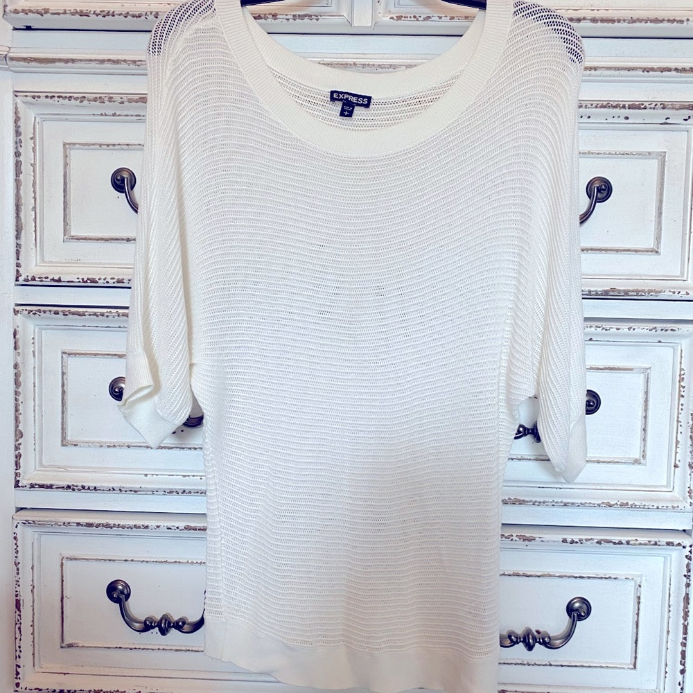 Women’s white knit top